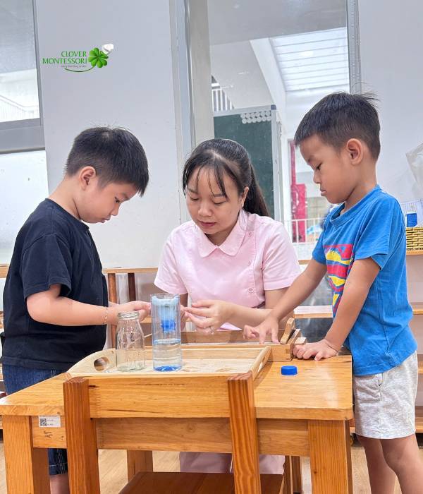 Học Montessori có chậm chữ không? Phụ huynh cần hiểu đúng trước khi lo lắng