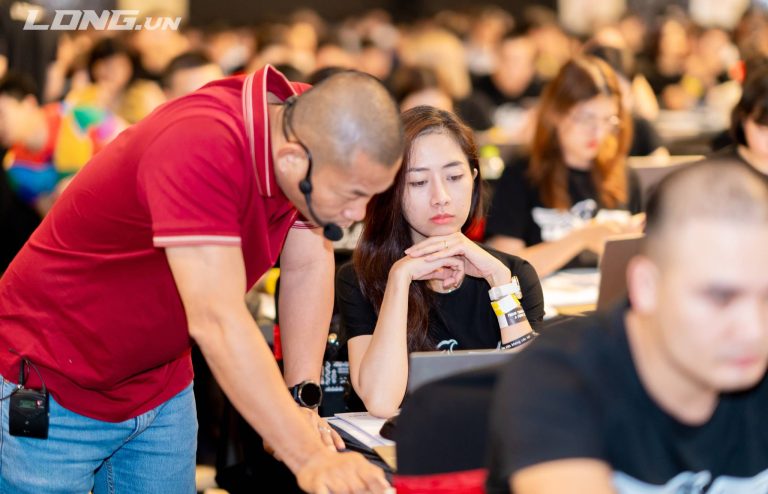 Thầy Phạm Thành Long – một người nổi tiếng về “kỷ luật” làm tôi suy nghĩ lại chuyện trẻ tập trung trong nhà mình