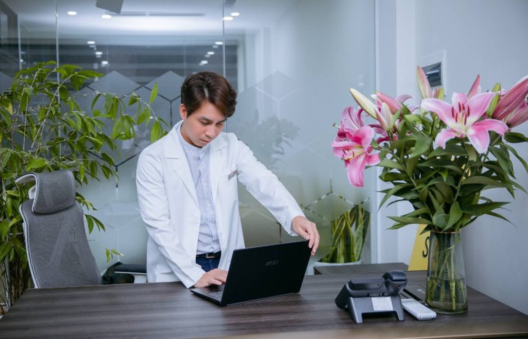 Nguyễn Ngọc Tú – Từ trong bụng mẹ đến 6 tuổi: một đường thẳng phát triển, không phải hai cuộc đời tách rời