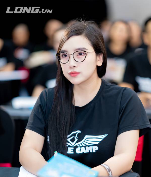 Nguyễn Thị Huê nói cho tôi biết: Khi người lớn biết chậm lại, đứa trẻ mới bắt đầu lớn lên