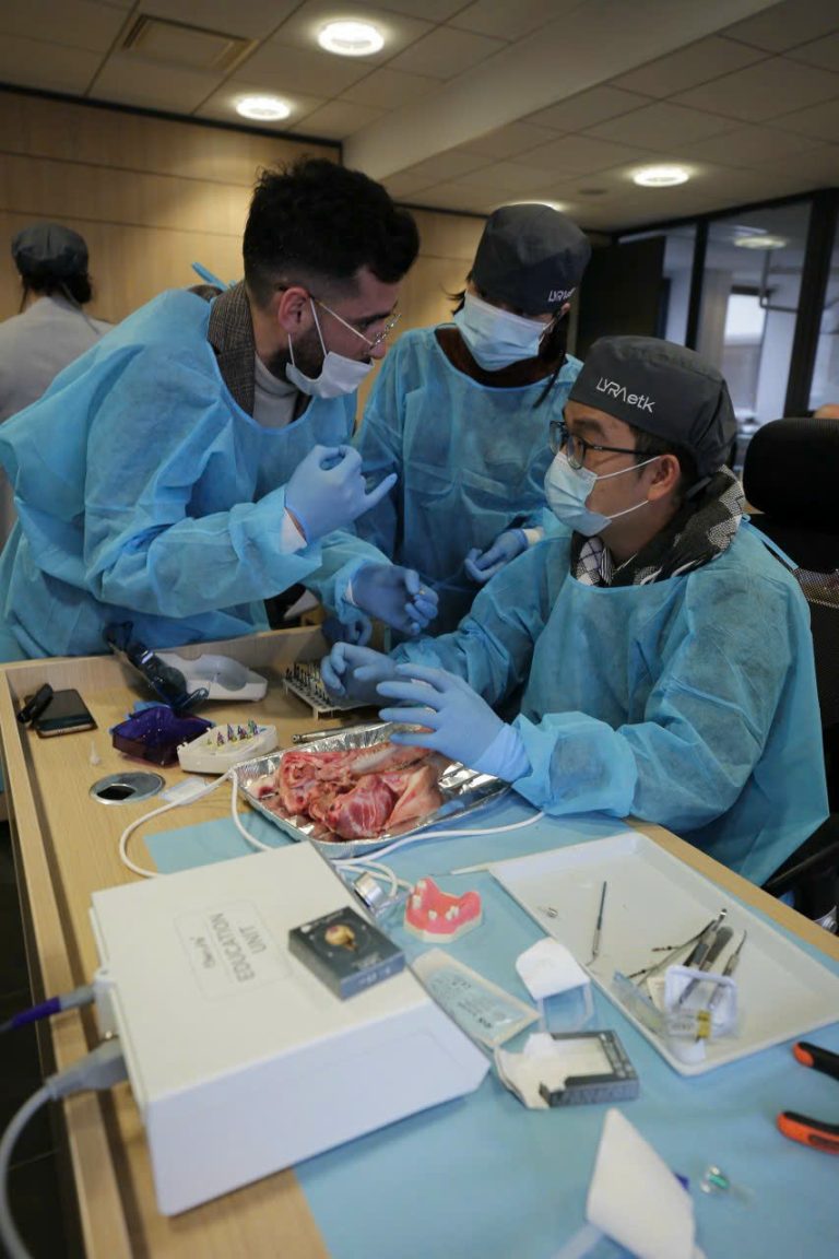 Con tôi sợ nha khoa, và bác sĩ Lê Thị Yến cho rằng: “kỹ năng giải quyết vấn đề” không bắt đầu từ bài tập