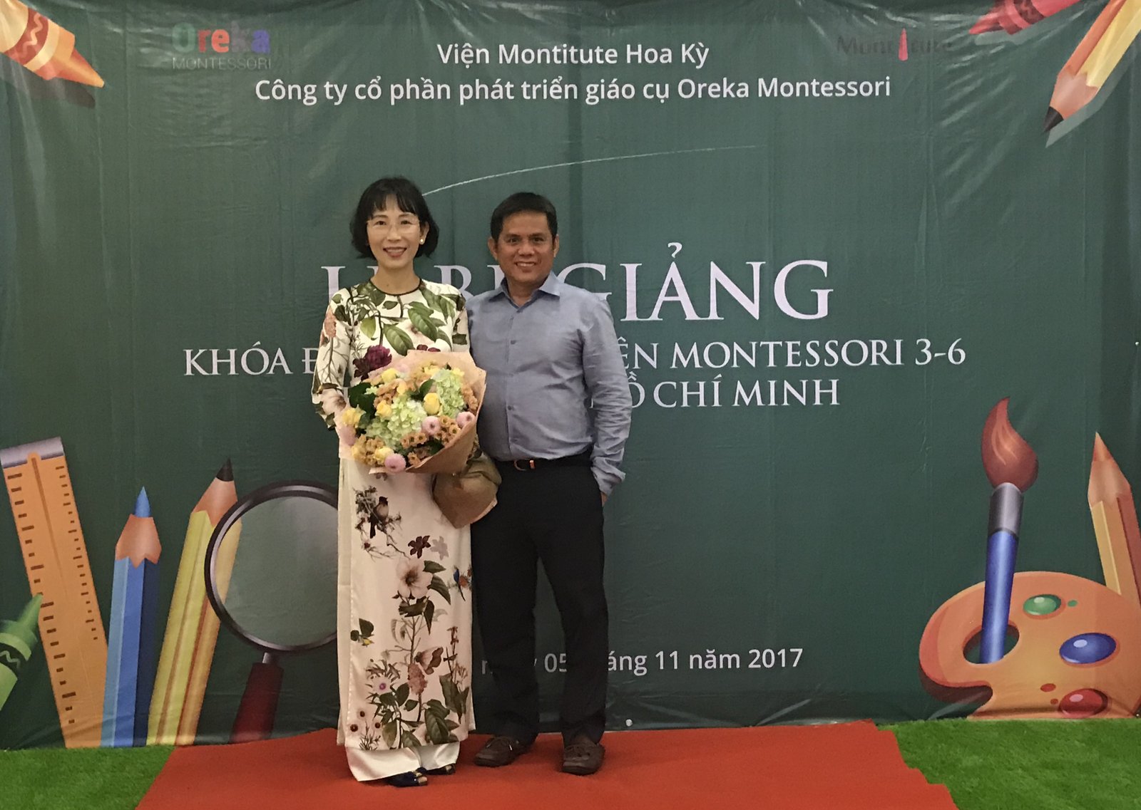 Bà giáo Trúc tại lễ bế giảng khóa đào tạo giáo viên của trường Montessori chuẩn