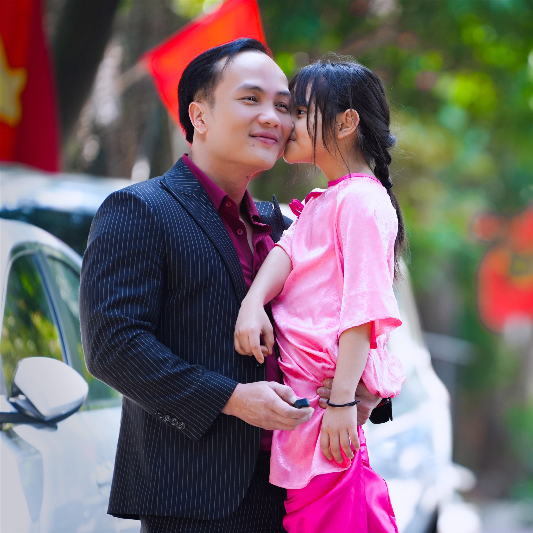 Nguyễn Bảo Bằng bên con gái - ông bố 5 con không dán nhãn con