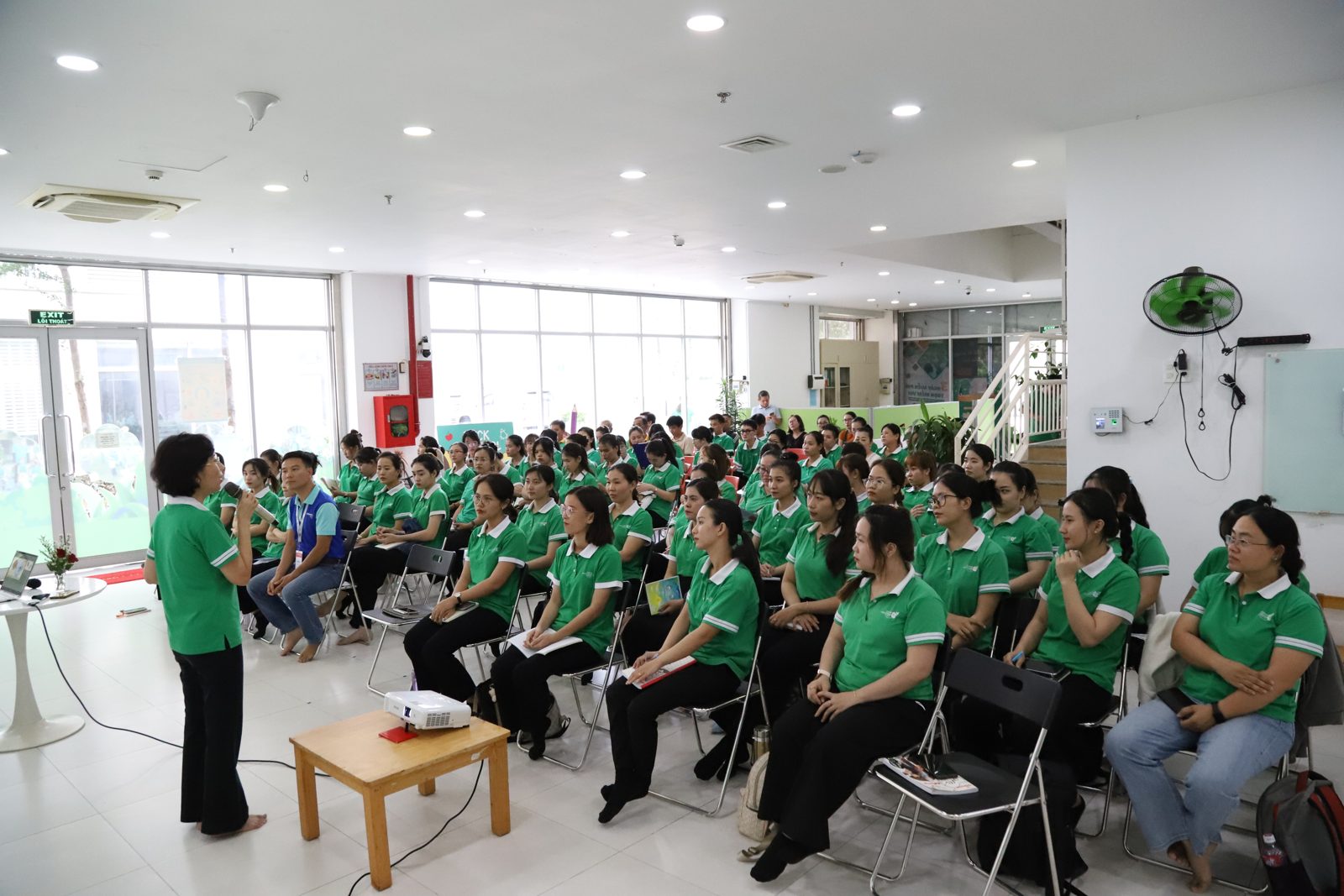 Bà giáo Trúc trong buổi đào tạo đội ngũ giáo viên